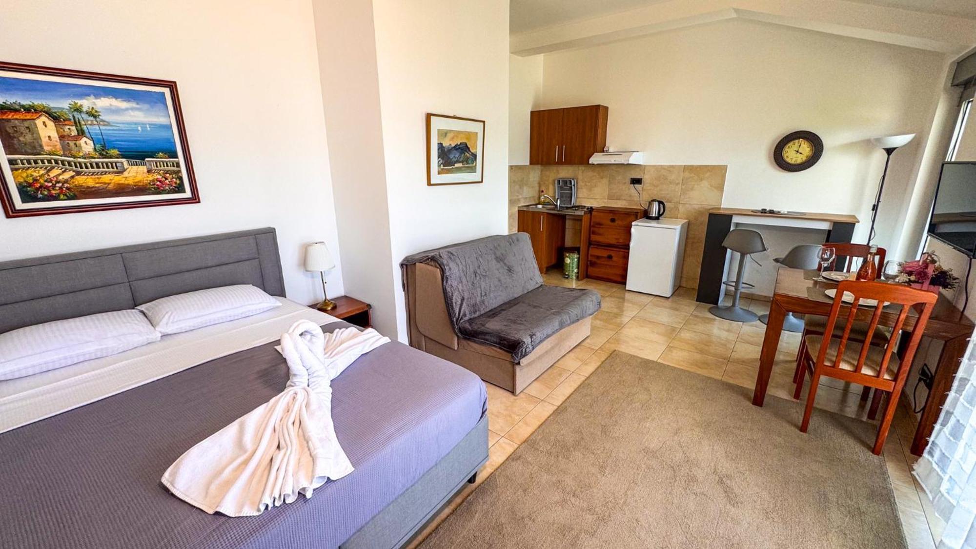 Qumi Apartments Tivat Exterior photo