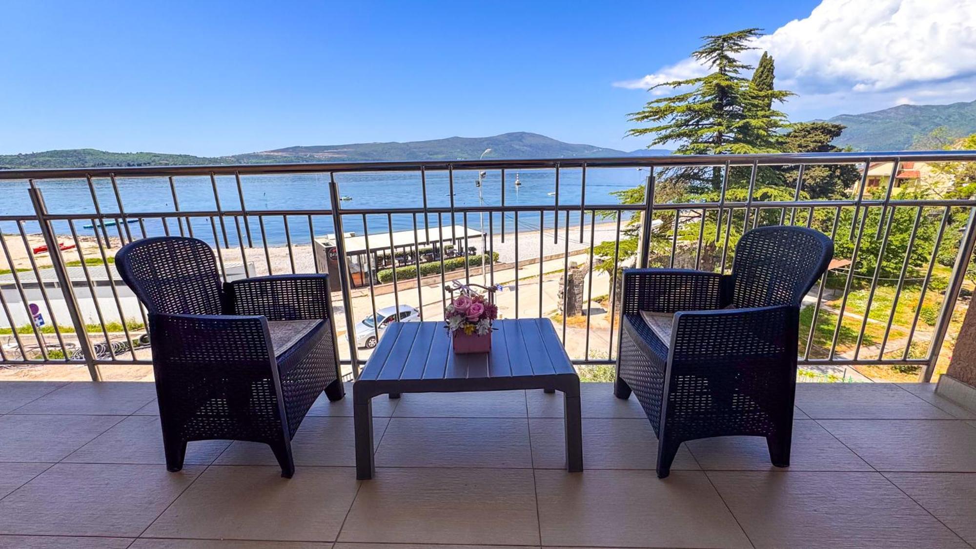 Qumi Apartments Tivat Exterior photo