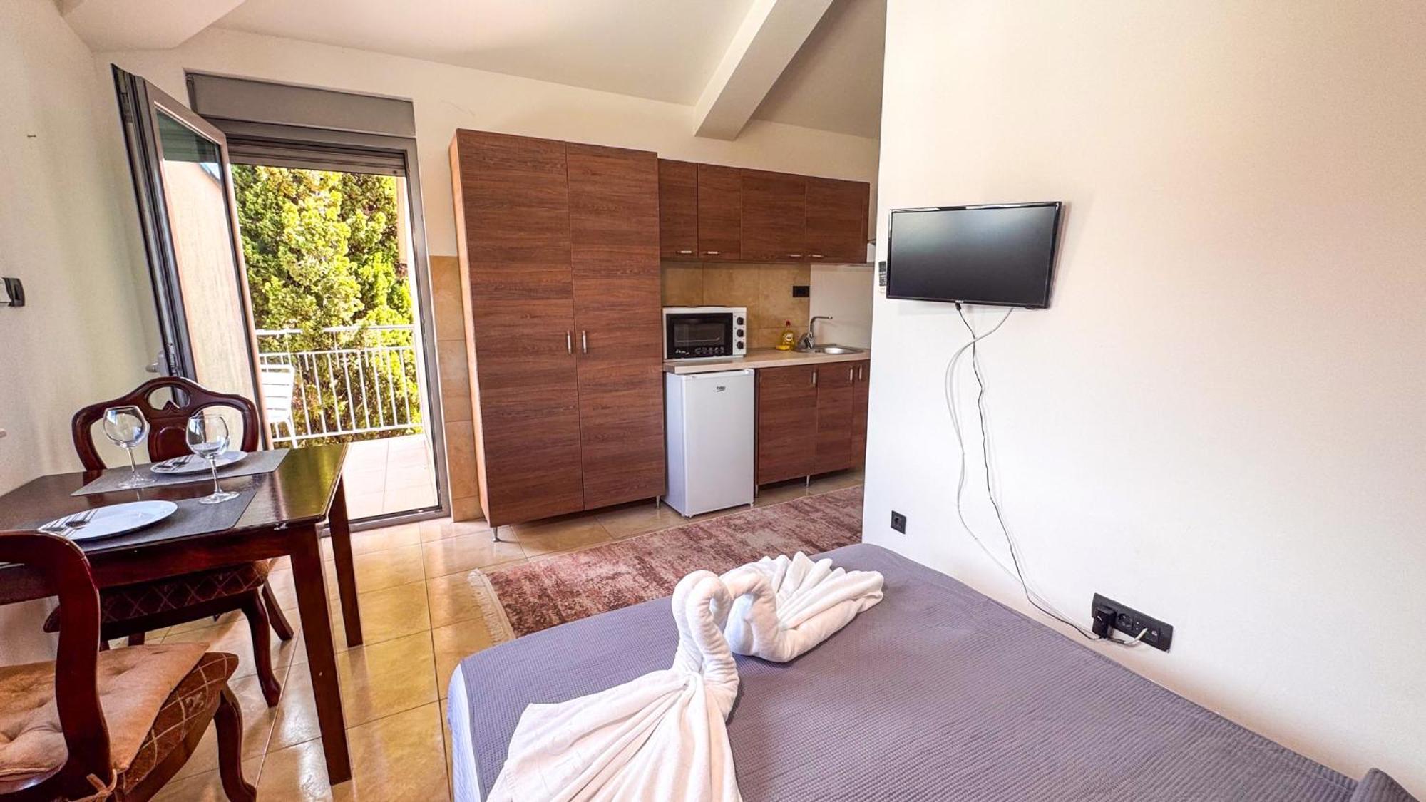 Qumi Apartments Tivat Exterior photo