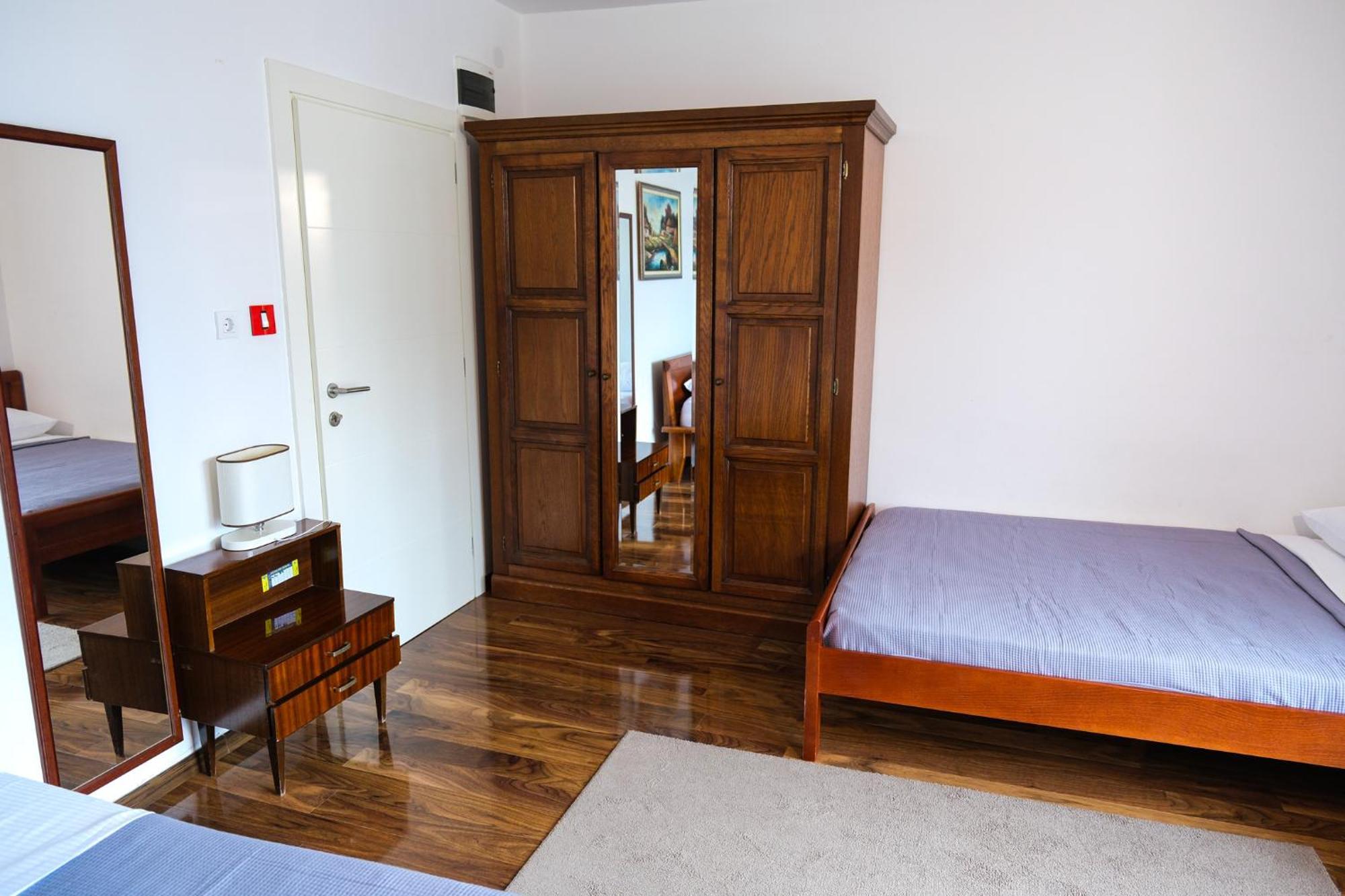 Qumi Apartments Tivat Exterior photo