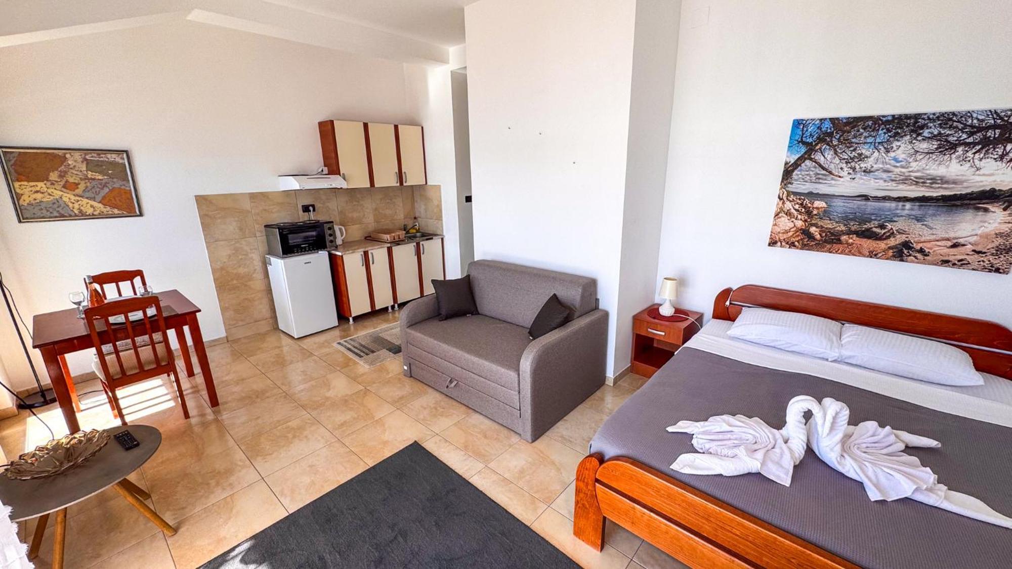 Qumi Apartments Tivat Exterior photo