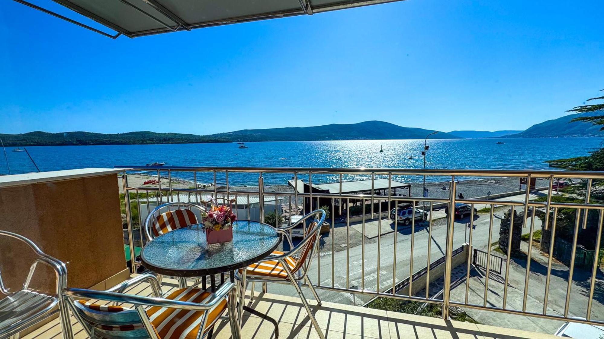 Qumi Apartments Tivat Exterior photo