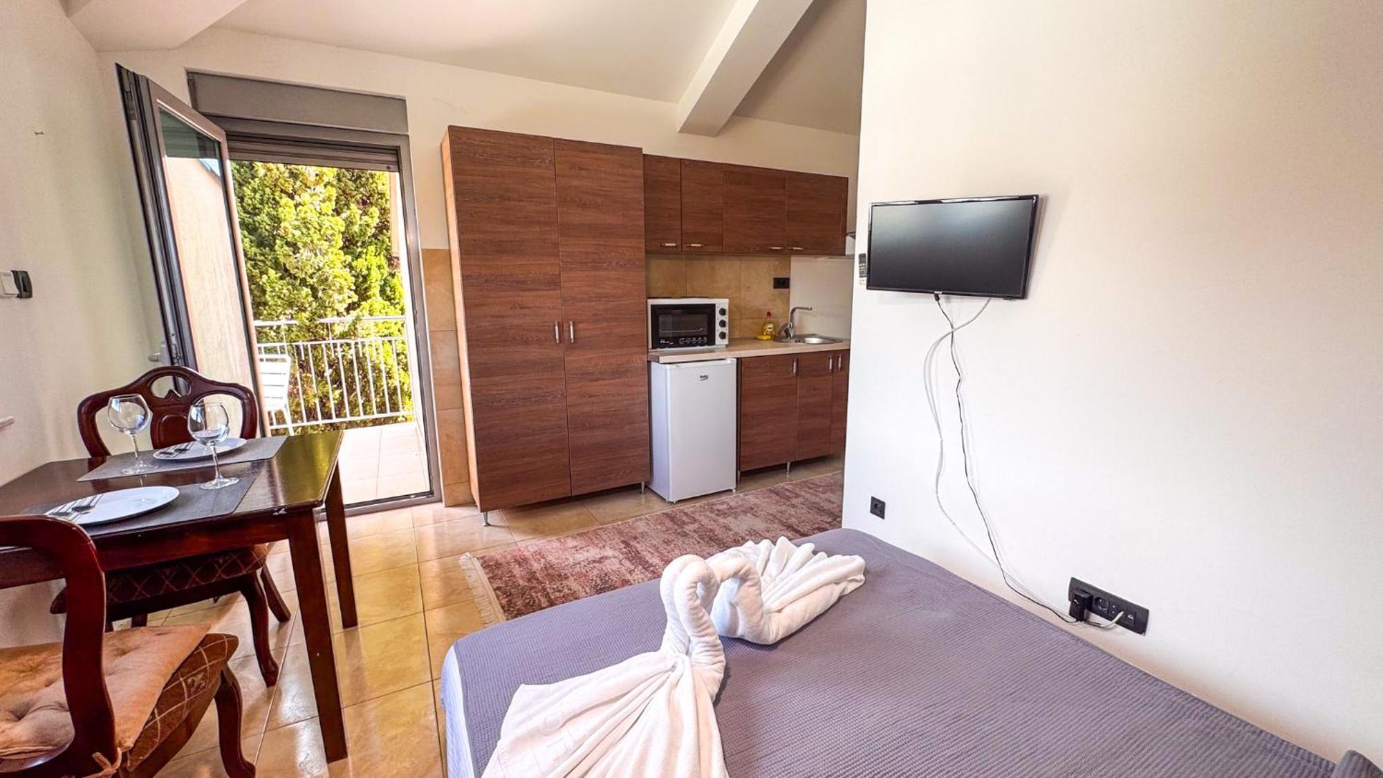 Qumi Apartments Tivat Exterior photo