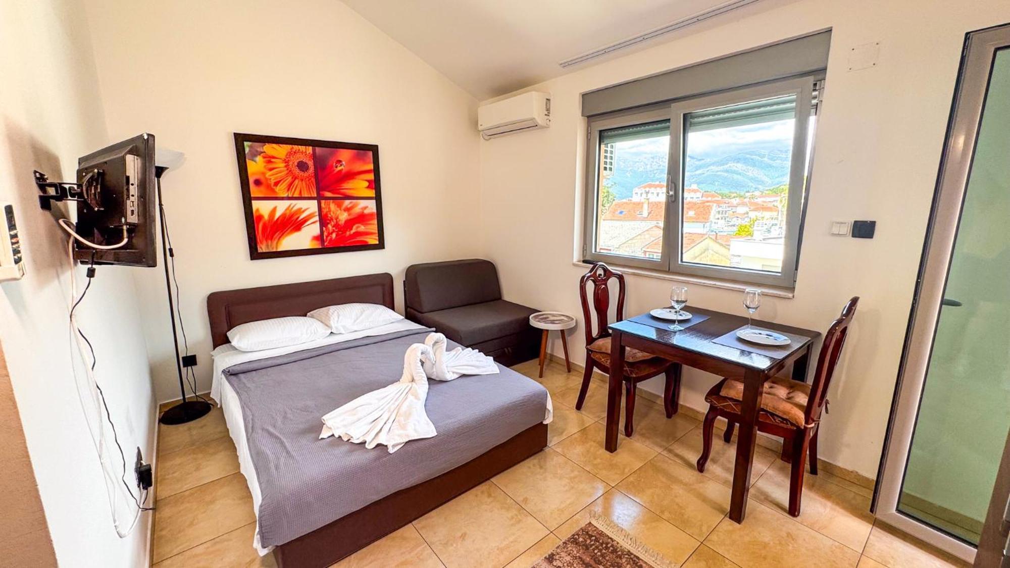 Qumi Apartments Tivat Exterior photo